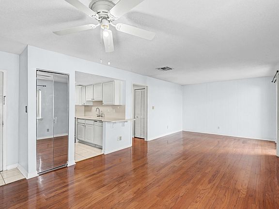 5th image of 101 Old Ferry Rd Unit 10B