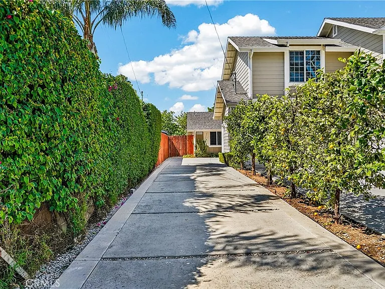 8211 Quartz Ave — Photo 34