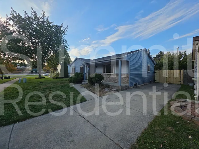 3 bed, 2.0 bath, 1094 sqft, $1,745 — Photo 2