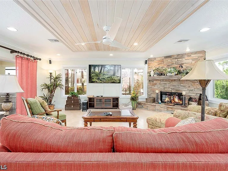 5208 SW 8th Ct — Photo 11