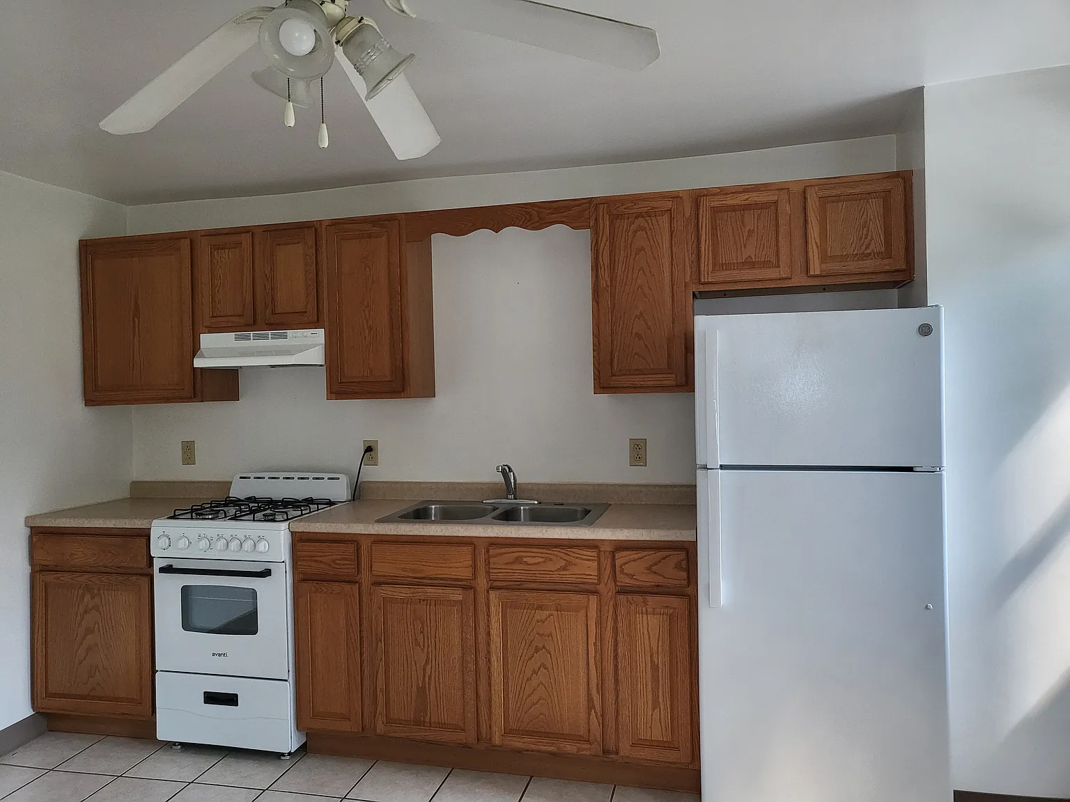 1 bed, 1200 sqft, $700 — Photo 2
