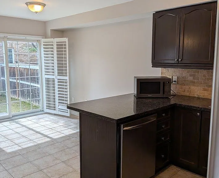 115 Elliottglen Dr — Photo 4