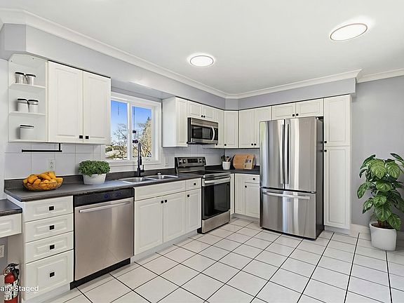 4th image of 3002 Cedar Hill Rd #B