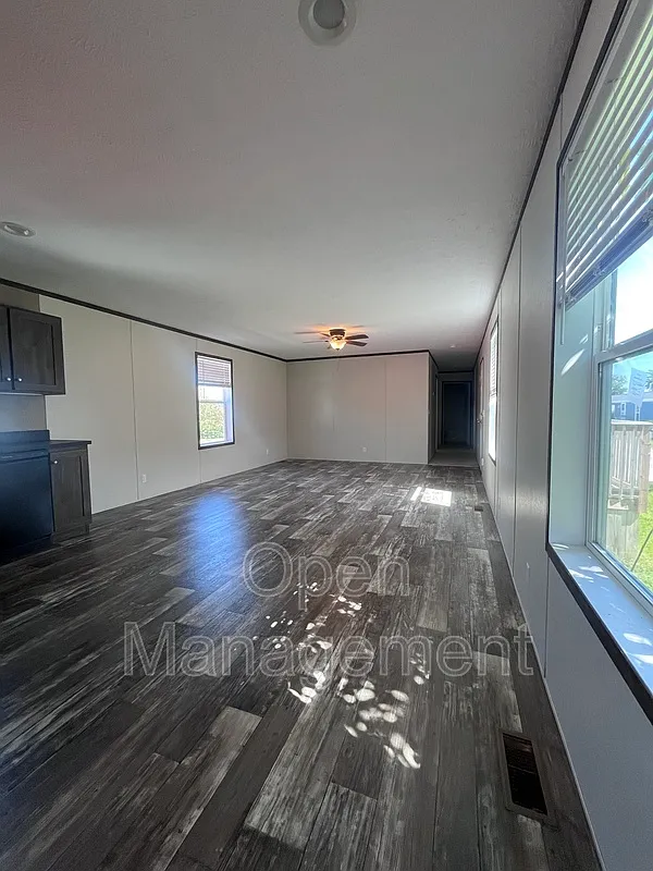 3 bed, 2.0 bath, 1216 sqft, $1,199 — Photo 2