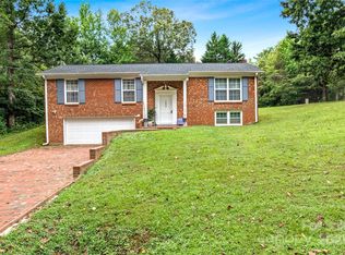 3890 Whitehaven Rd, Winston Salem, NC 27106