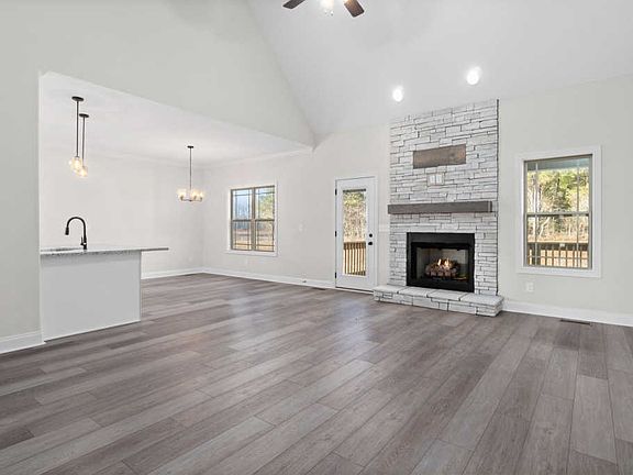 5th image of 131 Hereford Blvd