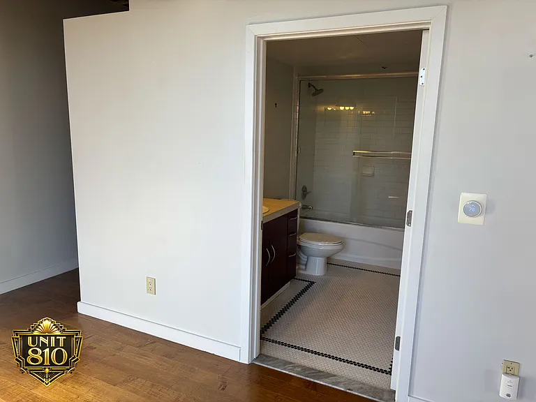 114 W Adams St #810 — Photo 23