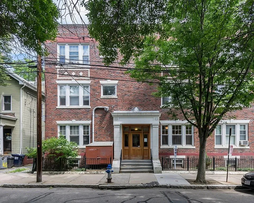 2 bed, 829 sqft, $3,250 — Photo 1