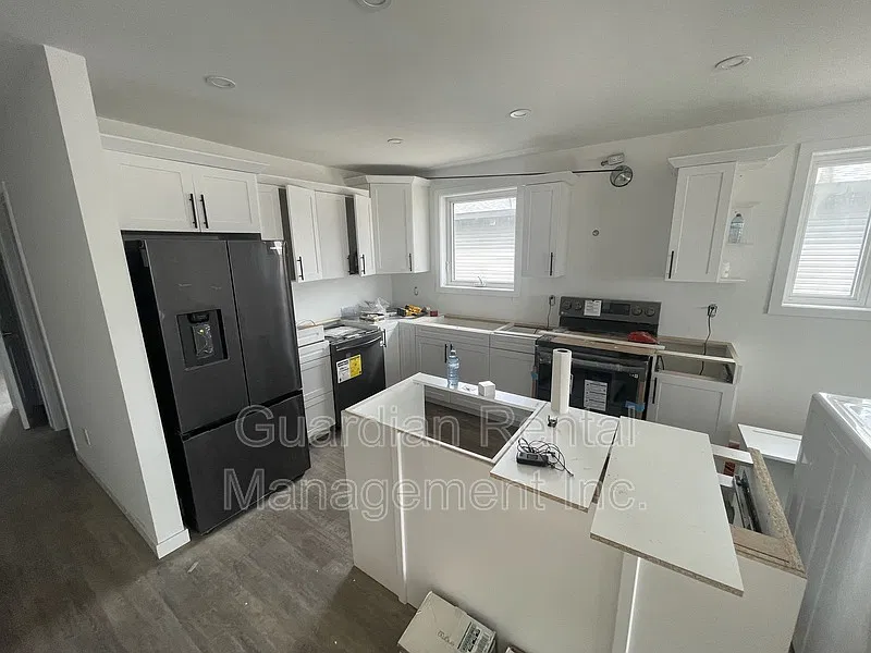 5 bed, 3.0 bath, 1800 sqft, $3,700 — Photo 3