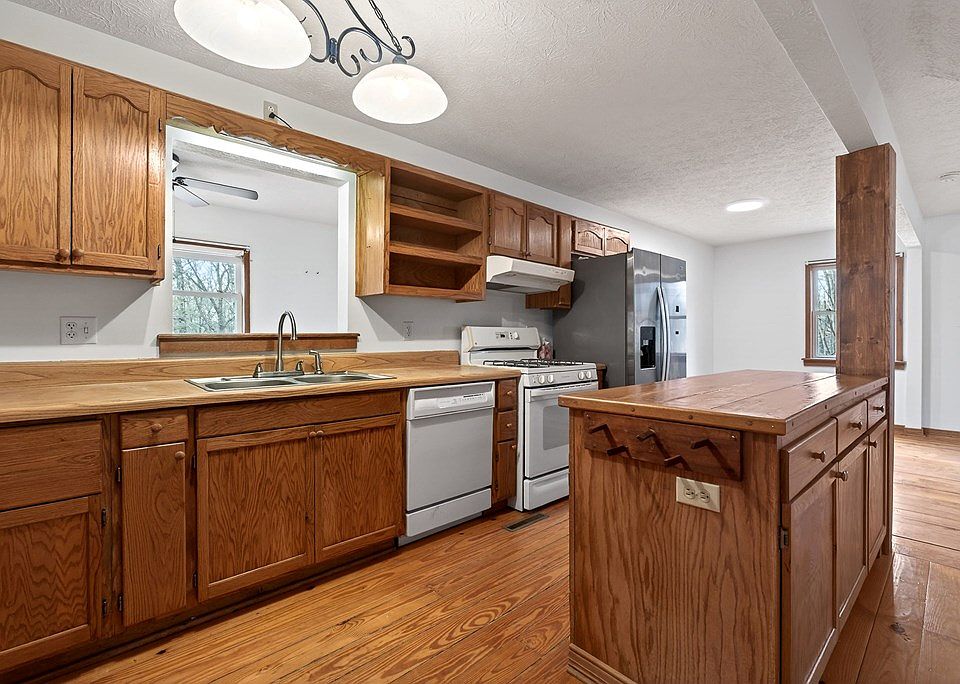 40th image of 1263 Ridge Rd W