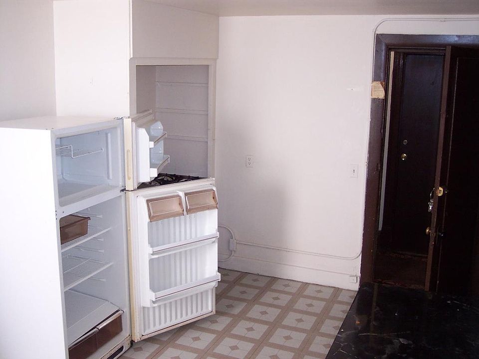 1st image of 3431 W Kilbourn Ave Fl 2nd
