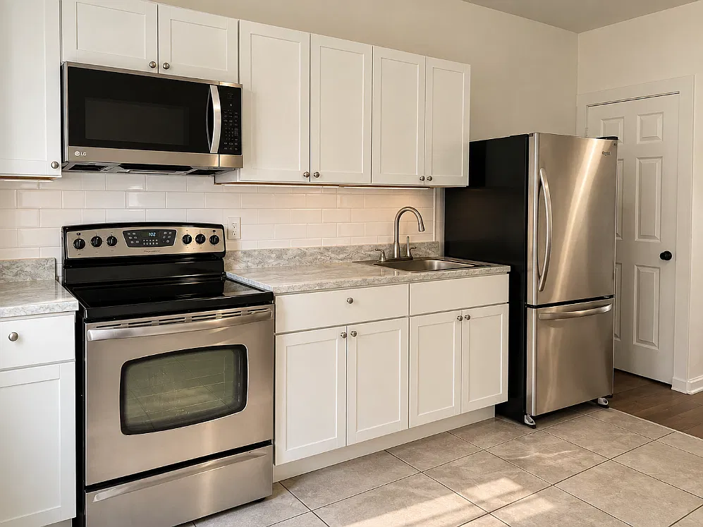 3 bed, 1084 sqft, $1,850 — Photo 3