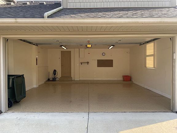 4th image of 131 Stratford Ln