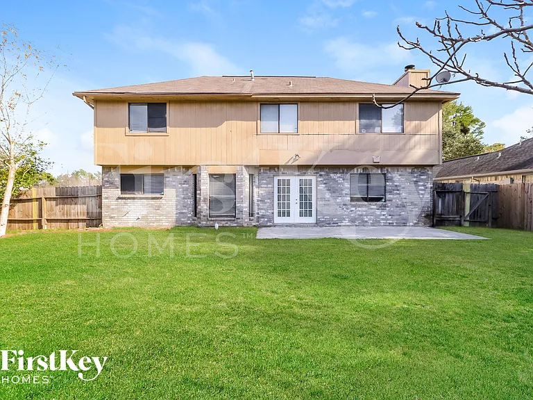 7447 Woodland West Dr — Photo 15