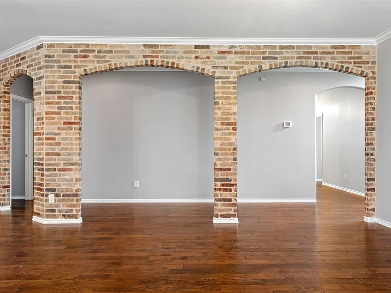 504 Connemara Ct — Photo 13