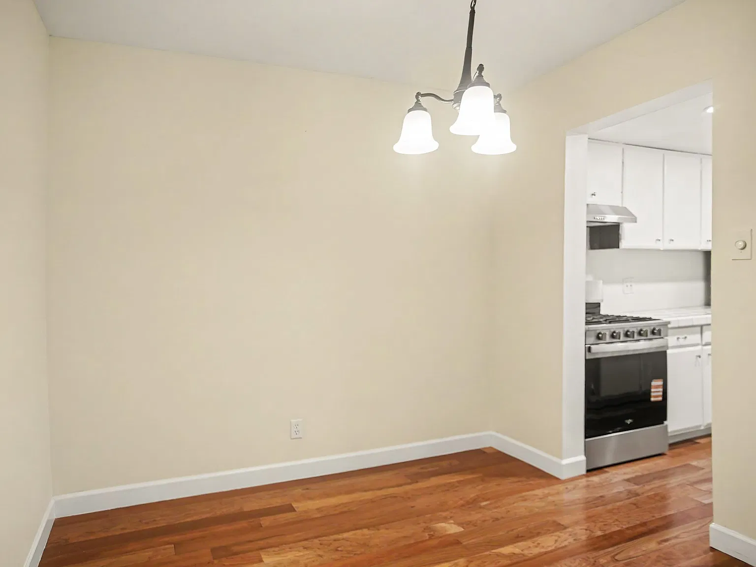 2 bed, 1004 sqft, $1,975 — Photo 3