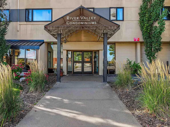9710 105th St NW #309, Edmonton, AB T5K 1A4