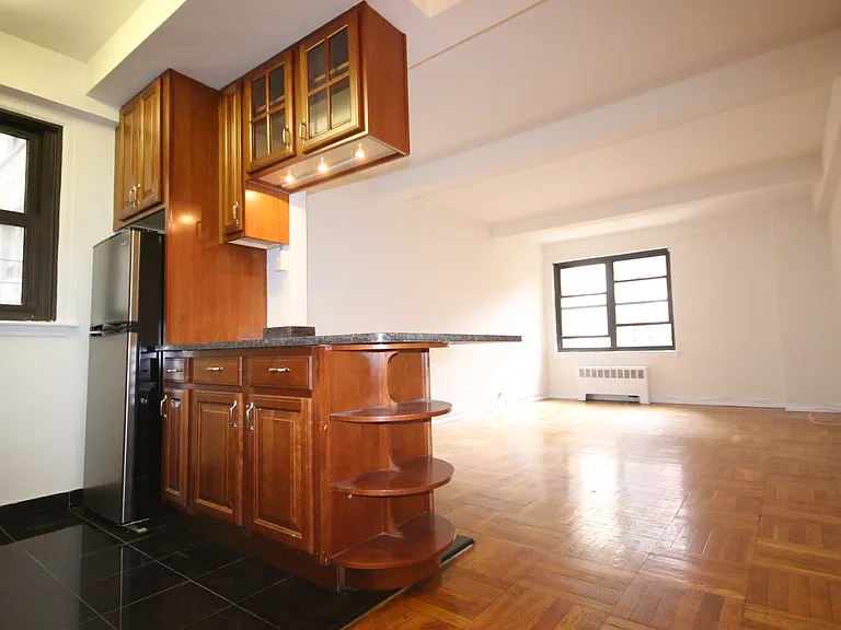 251 W 74th St #5B — Photo 3