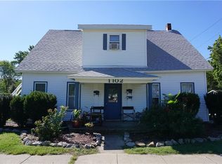 1102 Jackson Ave, Charleston, IL 61920