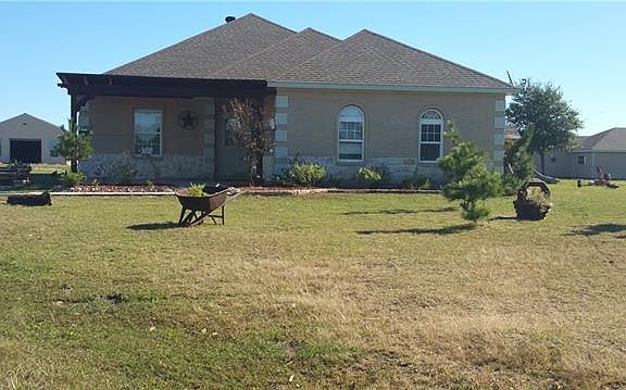 4th image of 2210 Meadow Dr