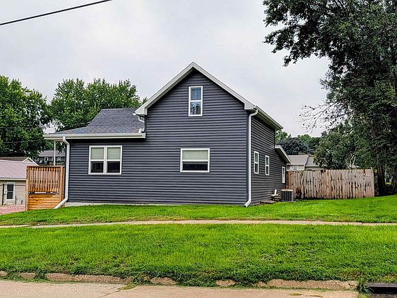 2nd image of 600 6th St SE