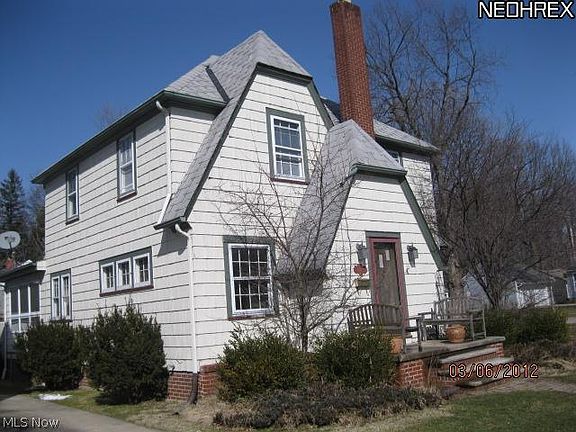 2nd image of 220 Stanford Dr