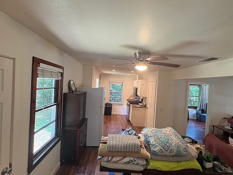 512 W Main St — Photo 17