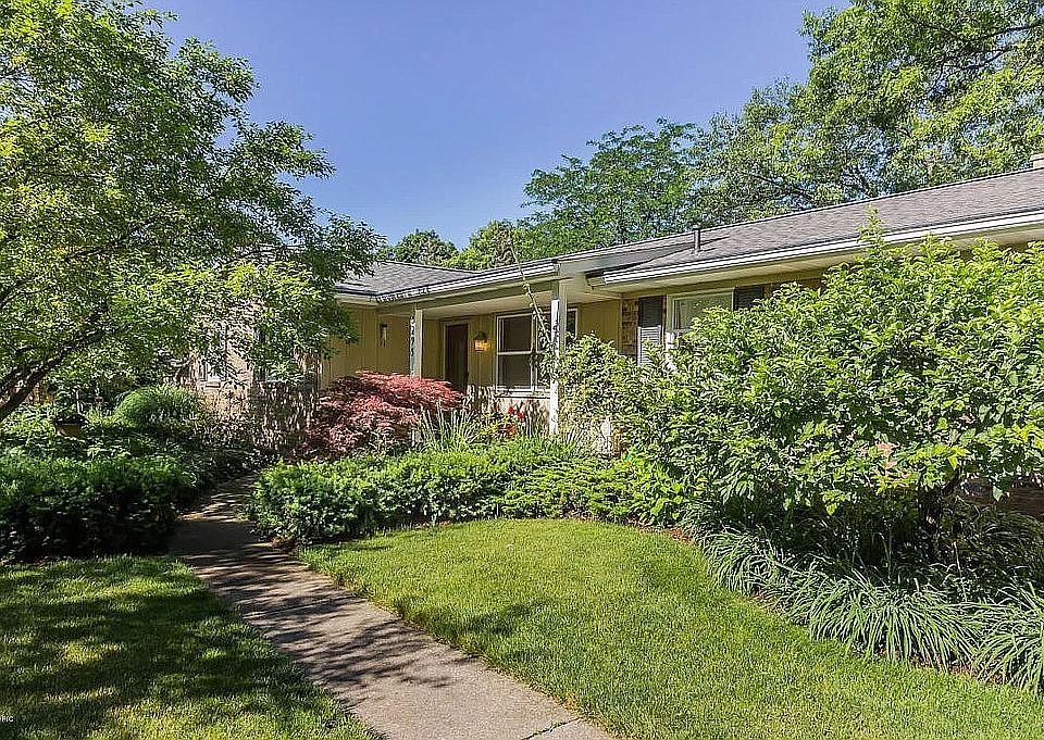 2nd image of 3295 Hidden Hills Ct SE