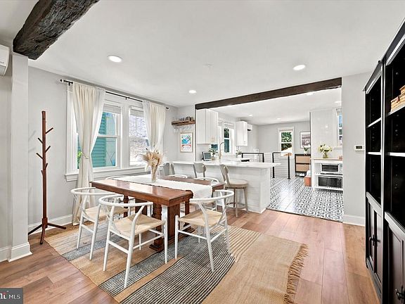 5th image of 414 W 10th Ave