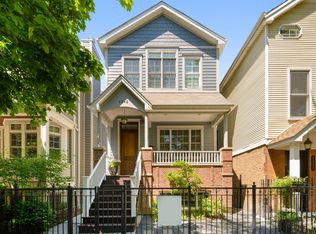 1242 W Barry Ave, Chicago, IL 60657