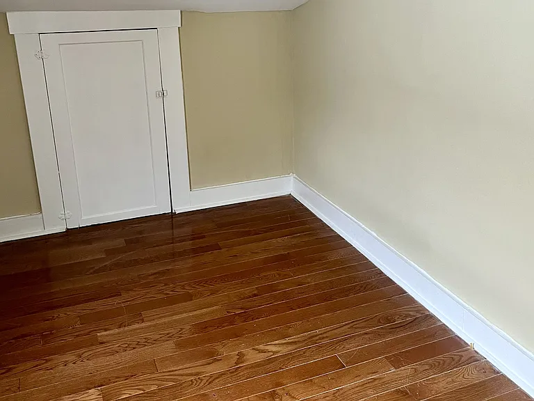 223 E Mountain Rd — Photo 11