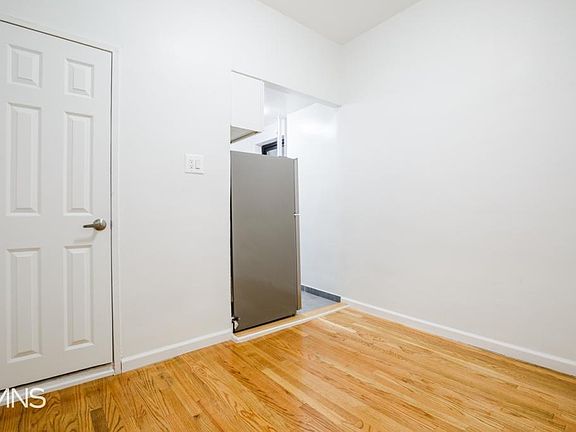 5th image of 204 W 133rd St APT 1E