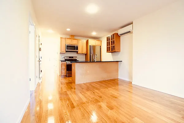 Rented by New York Realty Minimax Inc | media 4