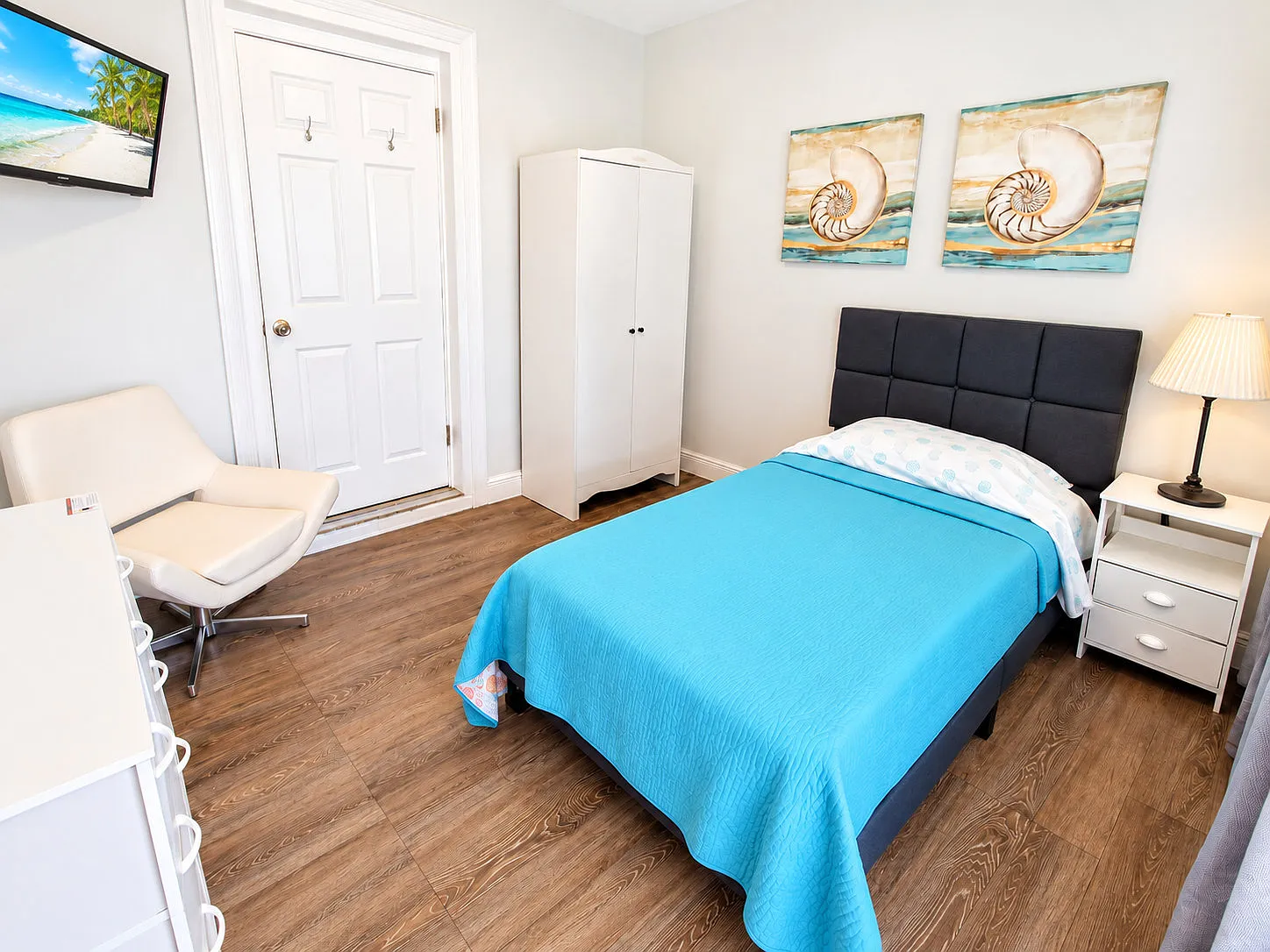 5 bed, $899 — Photo 3