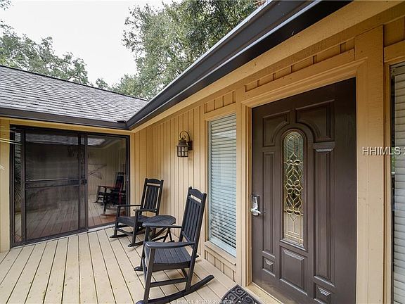 4th image of 8 Hollyberry Ln