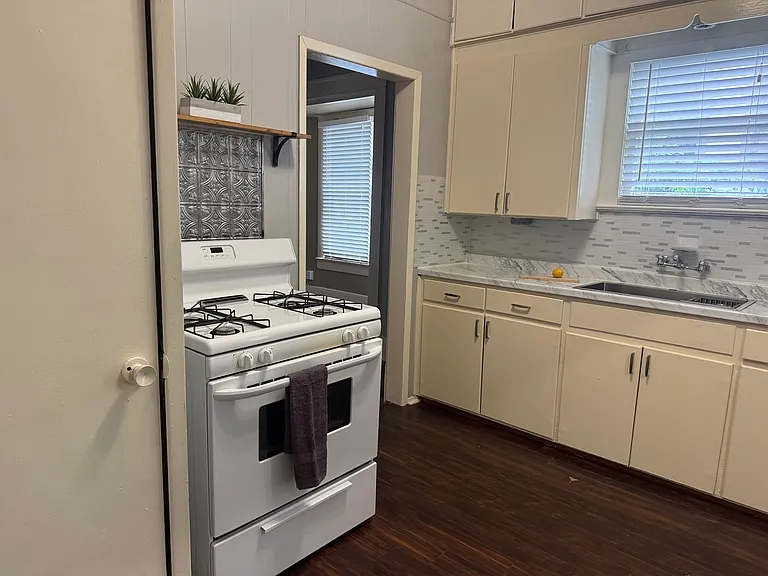 1023 W French Pl — Photo 24