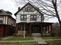615 Locust Pl photo 1