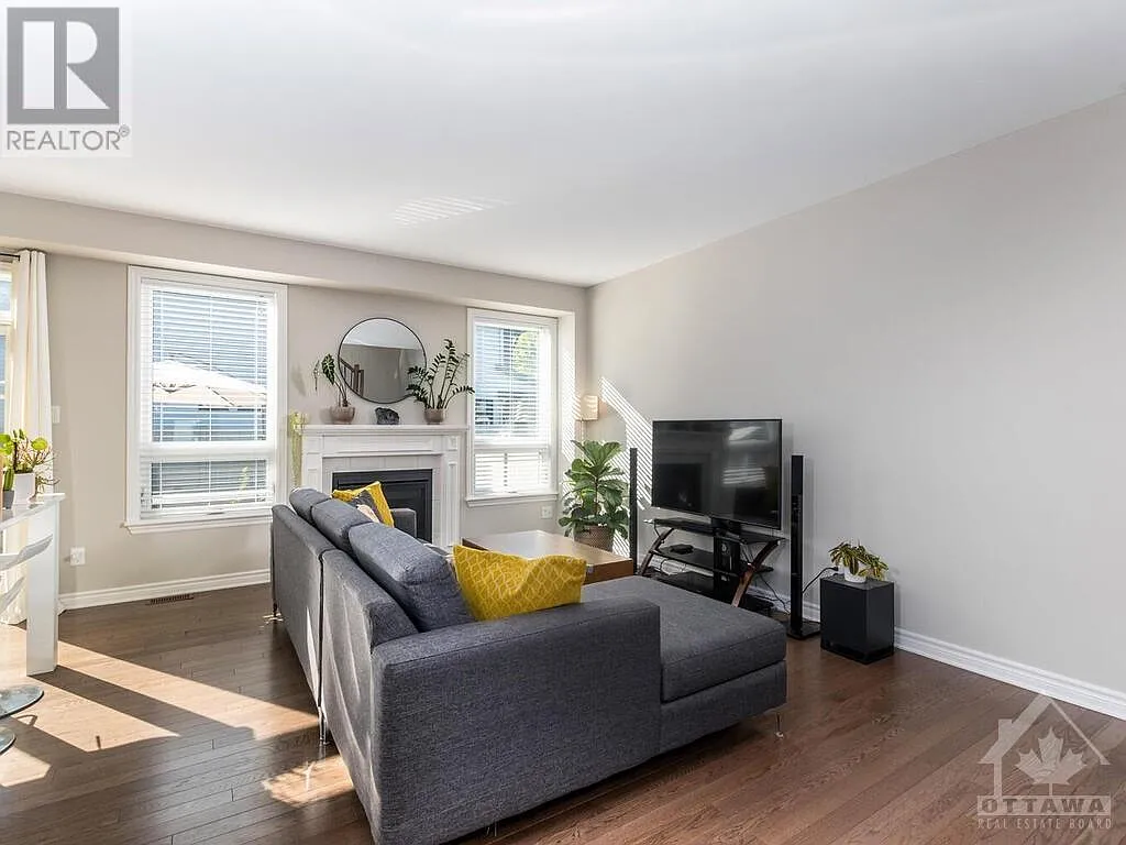 122 Cambie Rd — Photo 4