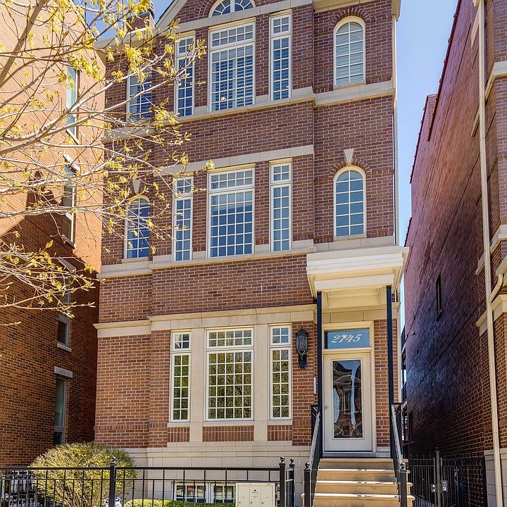 1st image of 2745 N Lakewood Ave #2