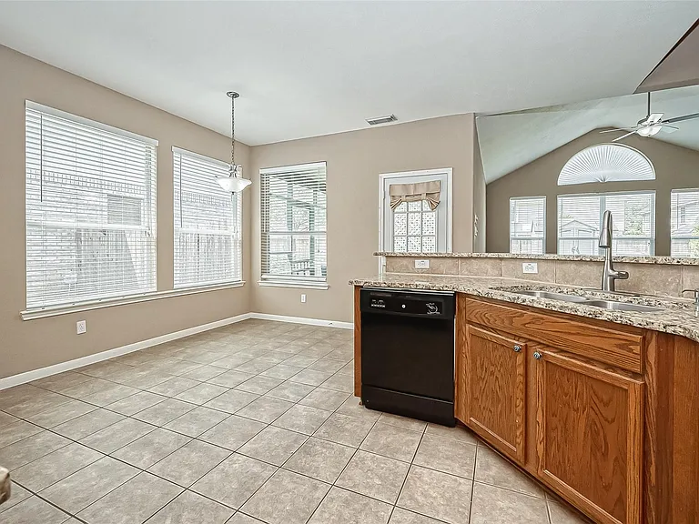 2218 Falcon Knoll Ln — Photo 15
