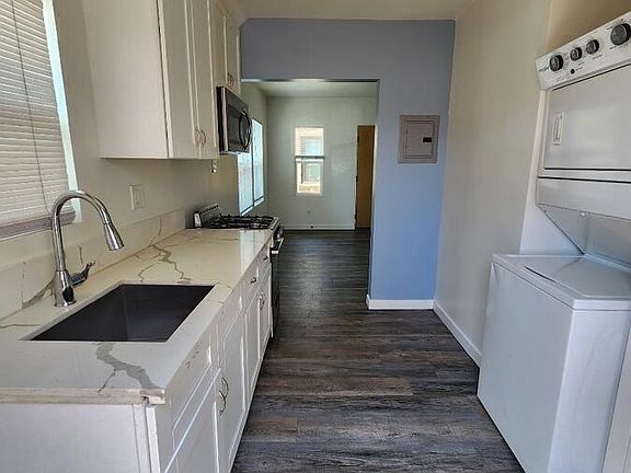 3rd image of 528 Golden Ave APT 7