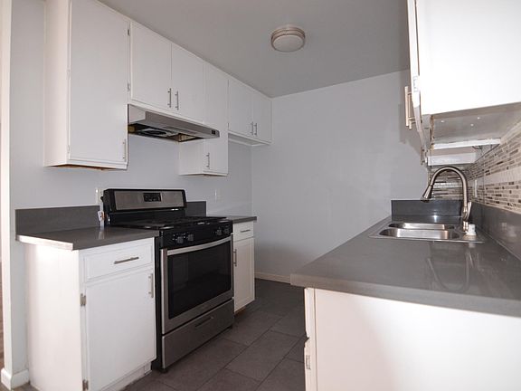 5th image of 3243 Portola Ave #5