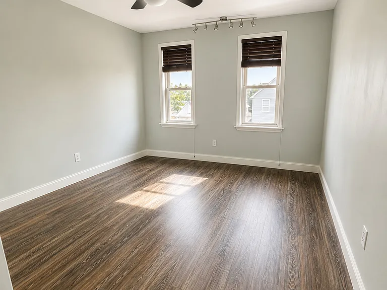 1805 S 20th St — Photo 11