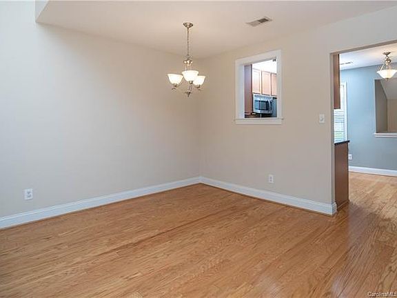3rd image of 1882 Fairlawn Ct