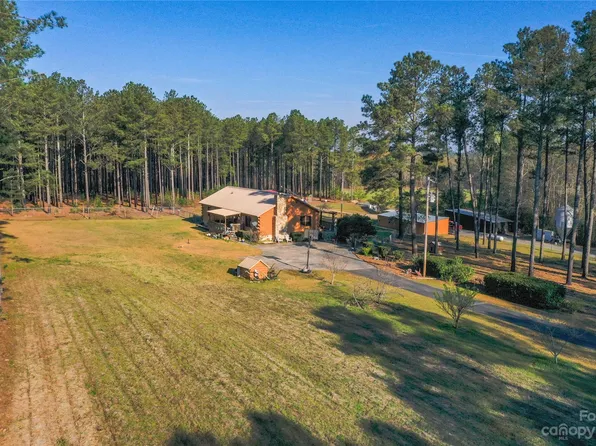 2013 Cemetery Rd, Candor, NC 27229