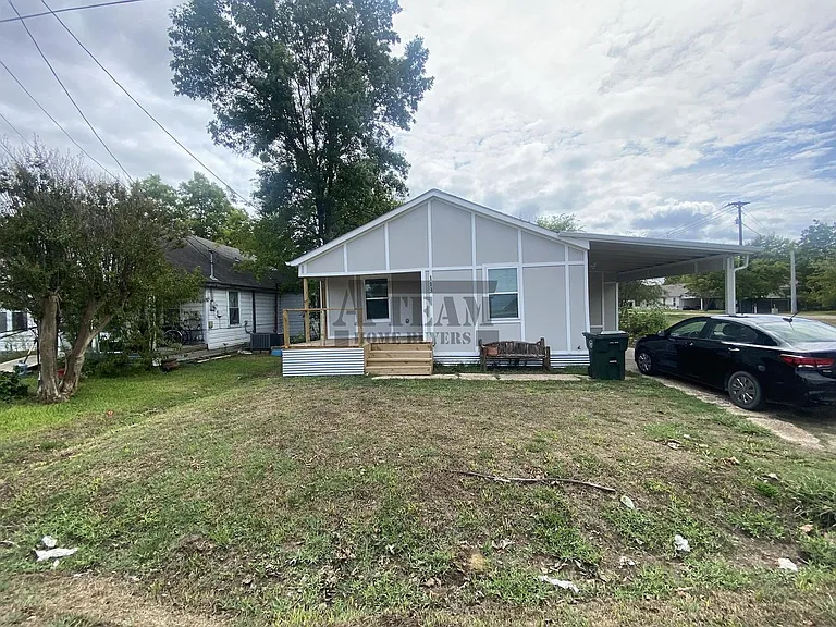 113 W Mount Vernon St — Photo 1