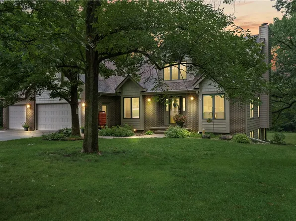 8801 NW 67th Ct, Johnston, IA 50131