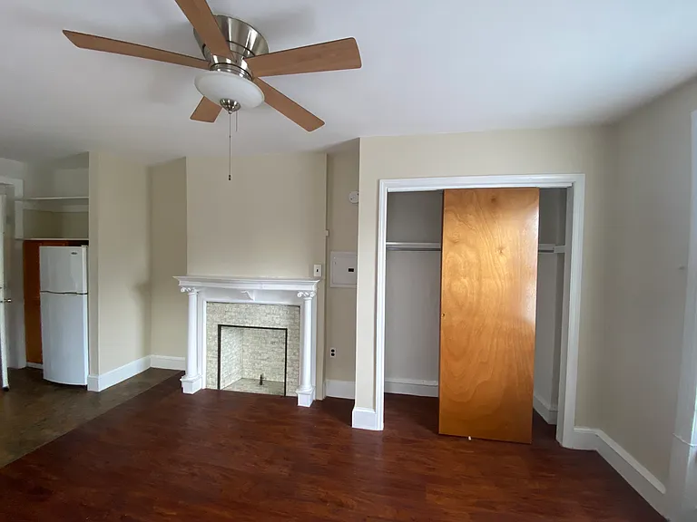 2047 Christian St #2R — Photo 5