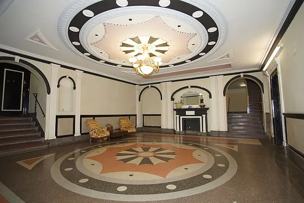 Rented by Norman Raindel, LREB | media 23