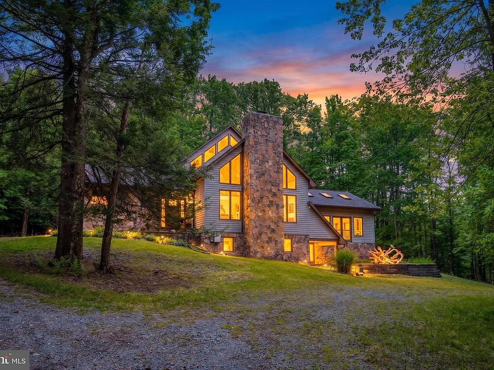 1st image of 122 Woodlands Hill Ln